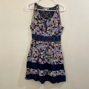 Lauren Conrad size 2 lace and floral dress